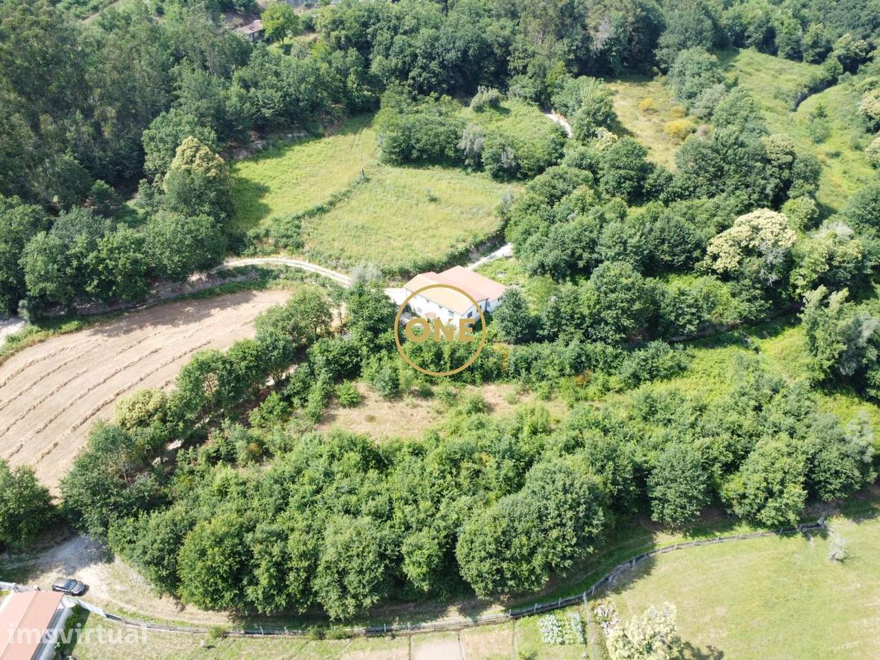 Moradia T4 com 3.600 m2 de terreno em Valbom São Pedro, Vila Verde - Grande imagem: 3/20