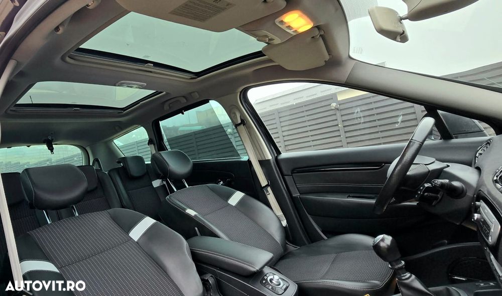 Renault Grand Scenic - 34