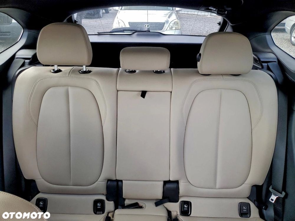 BMW X1 xDrive25i GPF Sport Line sport - 9