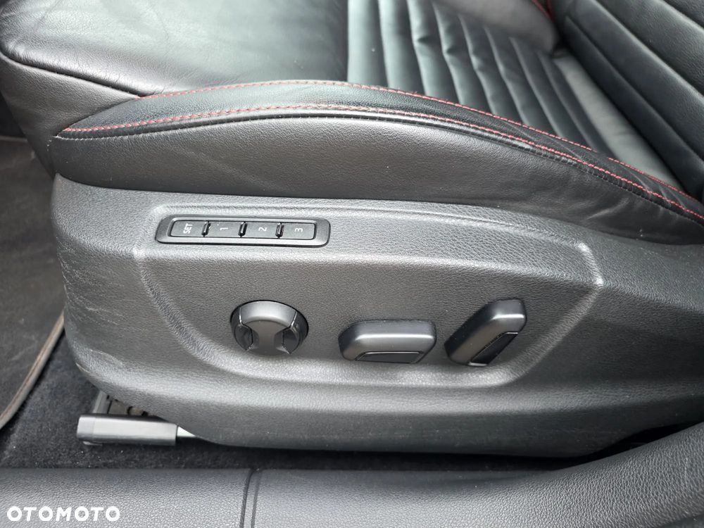 Skoda Octavia 2.0 TDI DSG RS - 27