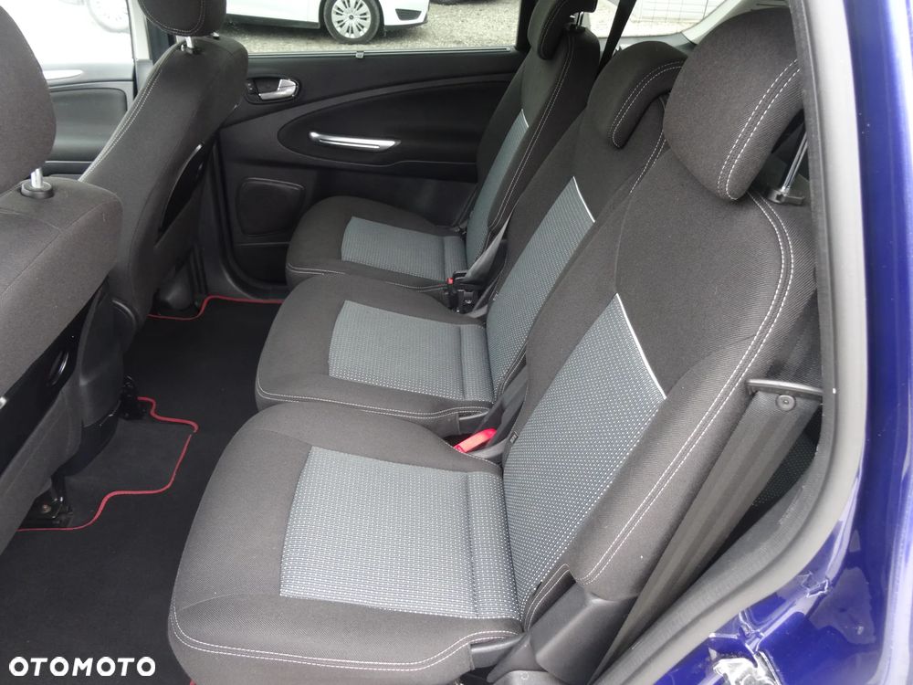 Ford S-Max - 13