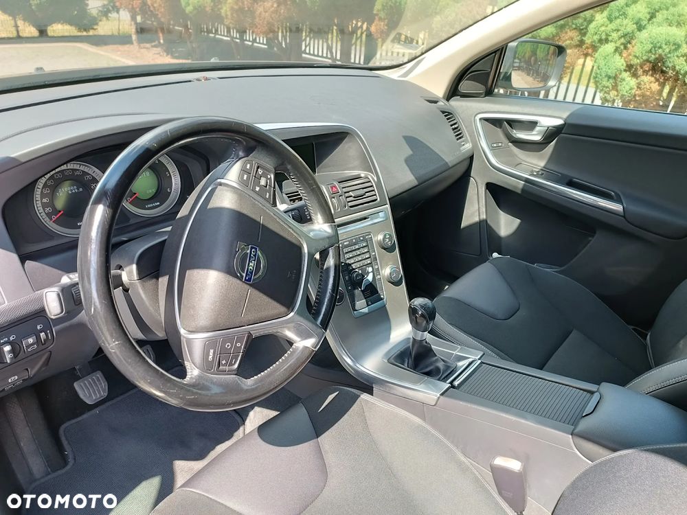 Volvo XC 60 D4 Momentum - 6