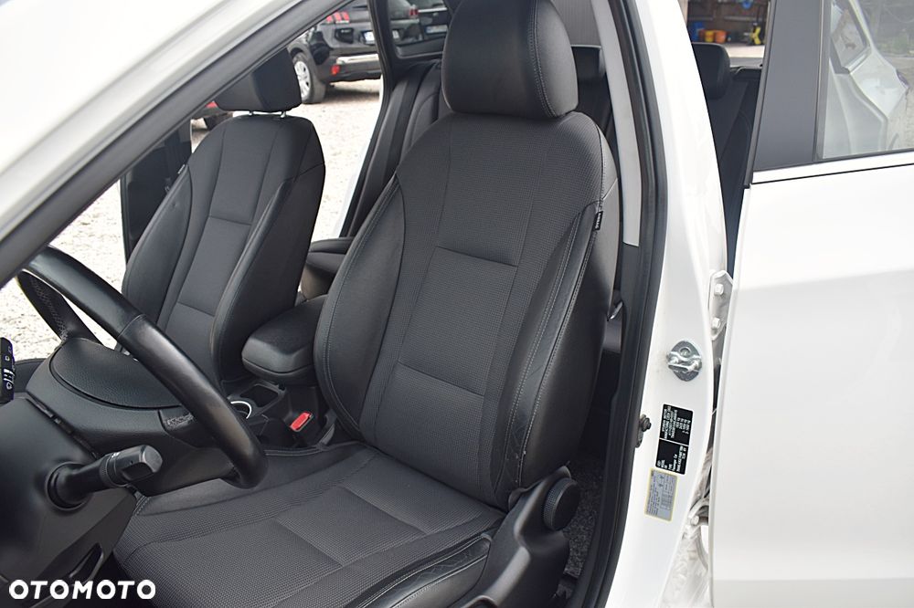 Hyundai i30 i30cw 1.6 CRDi Fifa World Cup Edition - 18