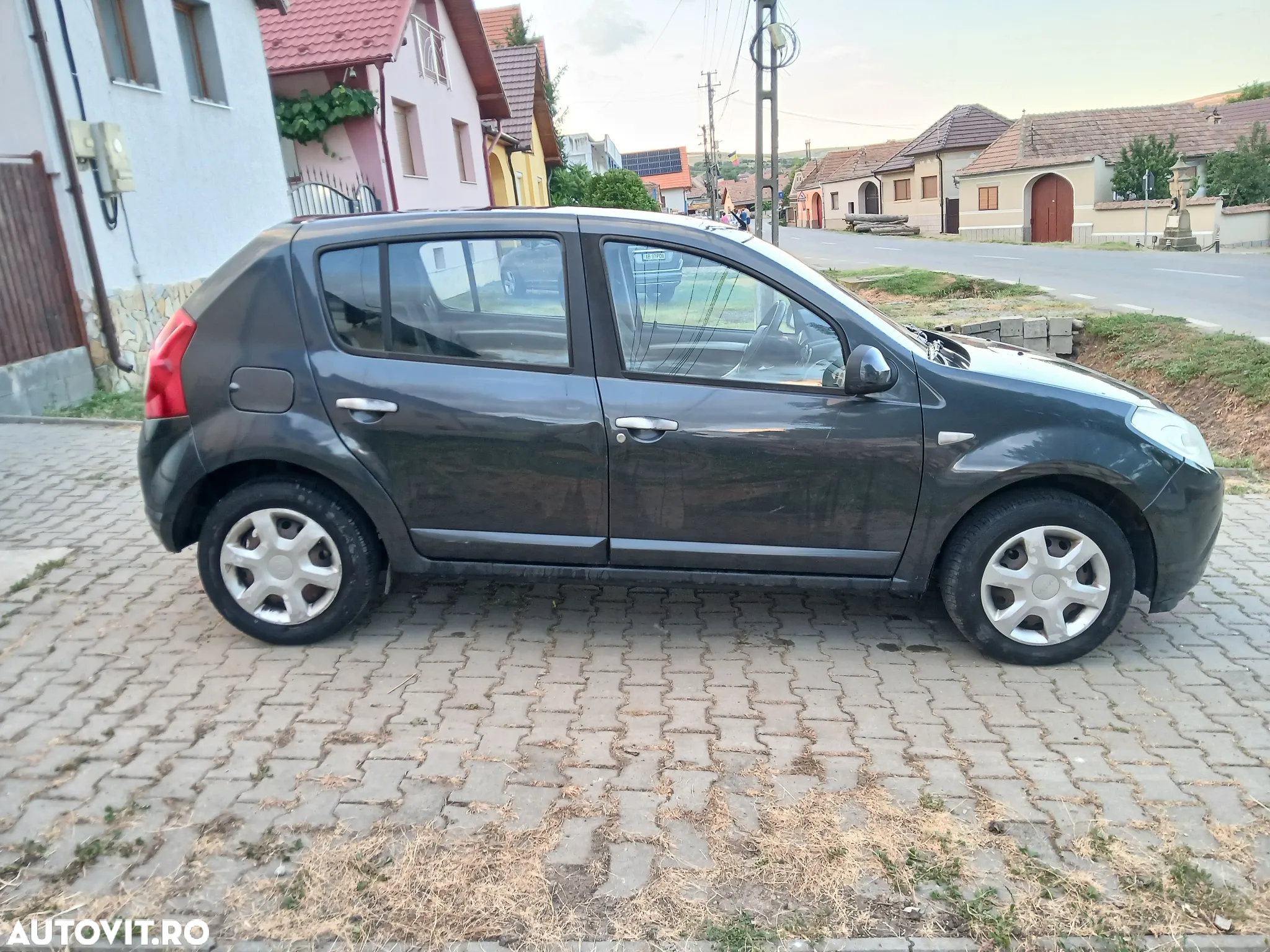 Dacia Sandero 1.2 16V 75 Laureate - 2