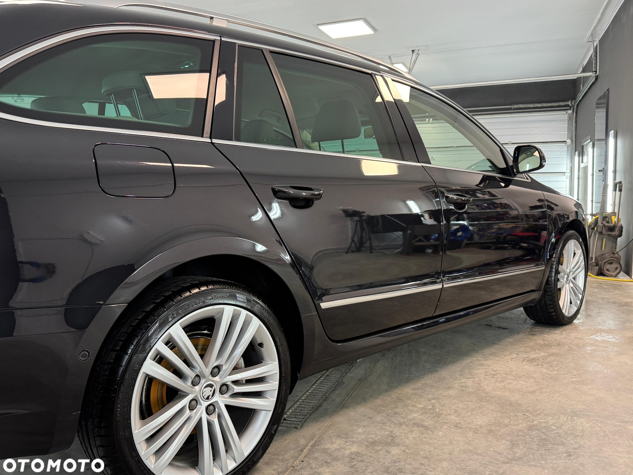 Skoda Superb 2.0 TDI Platinum DSG - 4