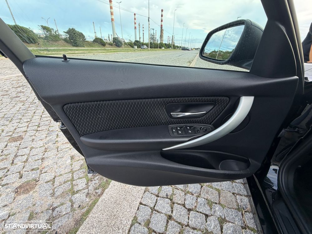 BMW 320 d Auto Exclusive - 16