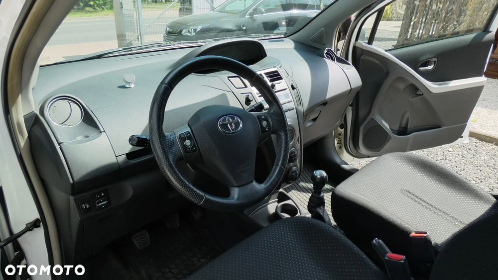 Toyota Yaris 1.33 2010 - 16