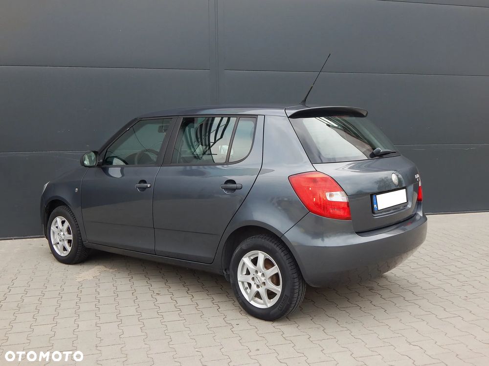 Skoda Fabia 1.2 HTP STYLE Edition - 4