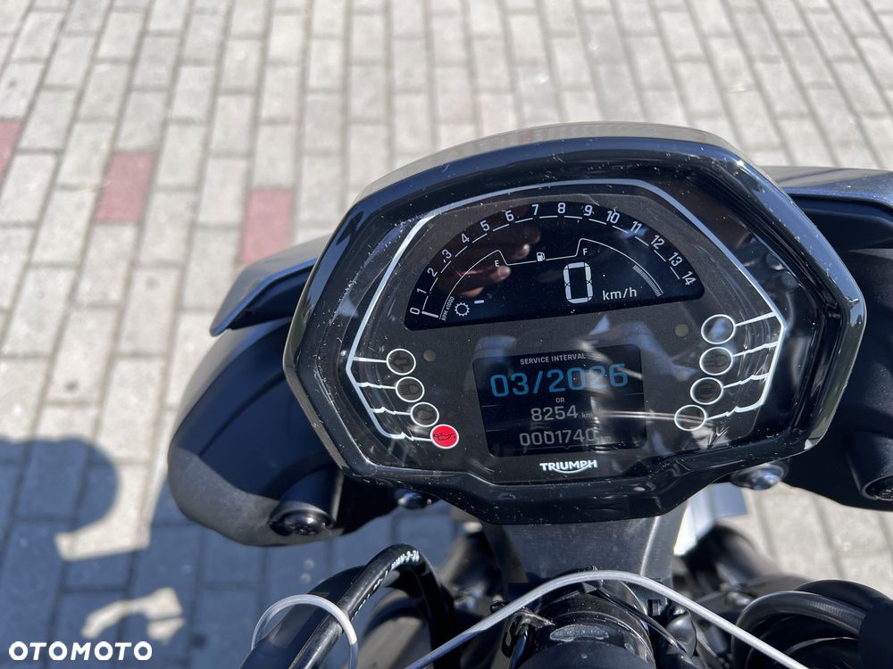 Triumph Street Triple - 12