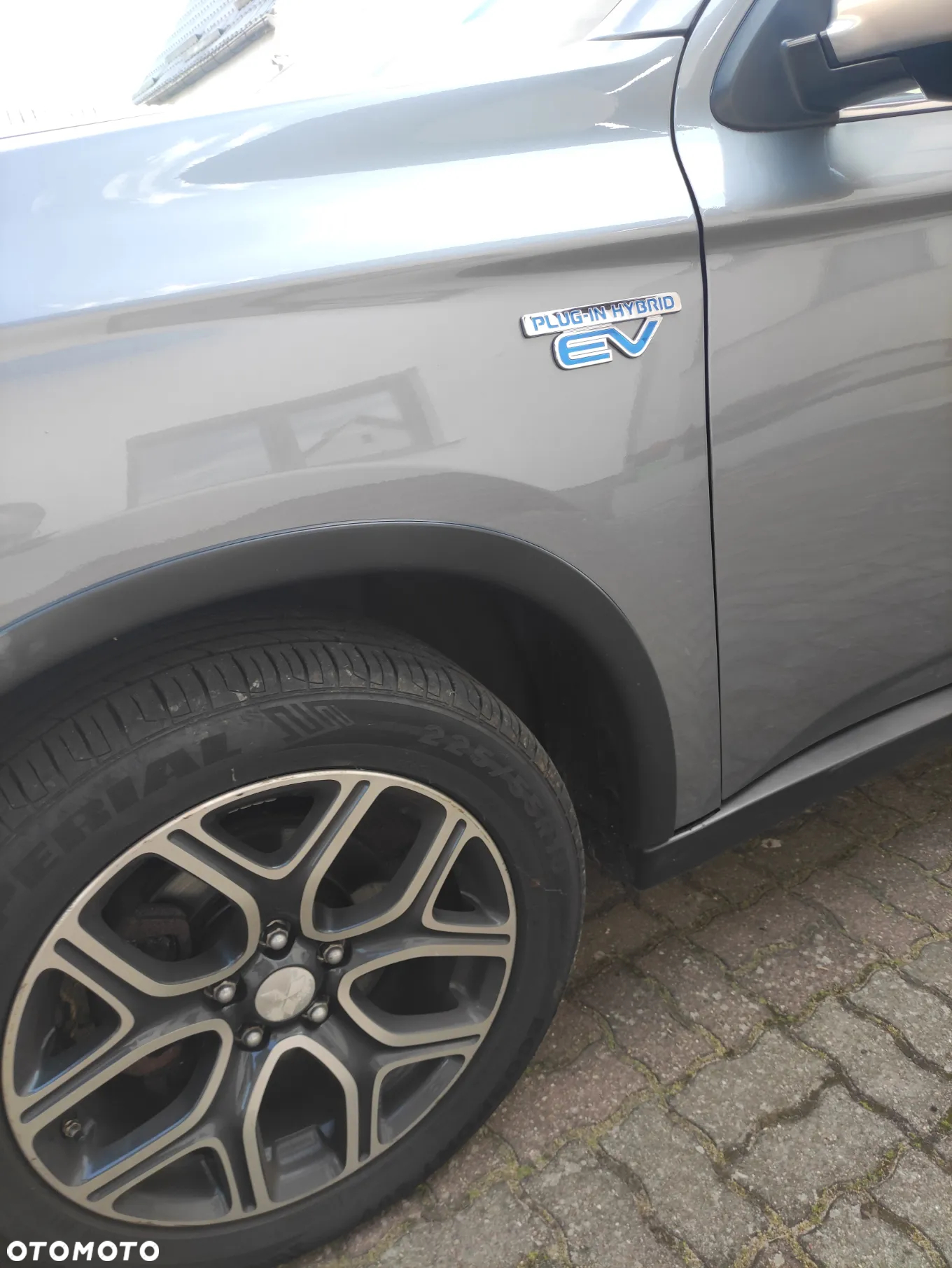 Mitsubishi Outlander 2.0 4WD Plug-In Hybrid Plus - 3