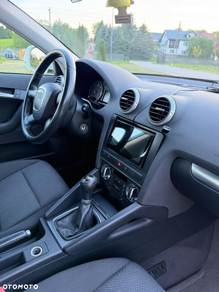 Audi A3 Sportback 1.6 TDI DPF Ambiente - 11