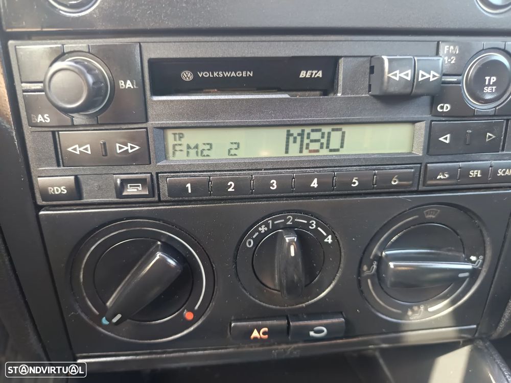 VW Golf 1.4i 25 Anos - 21