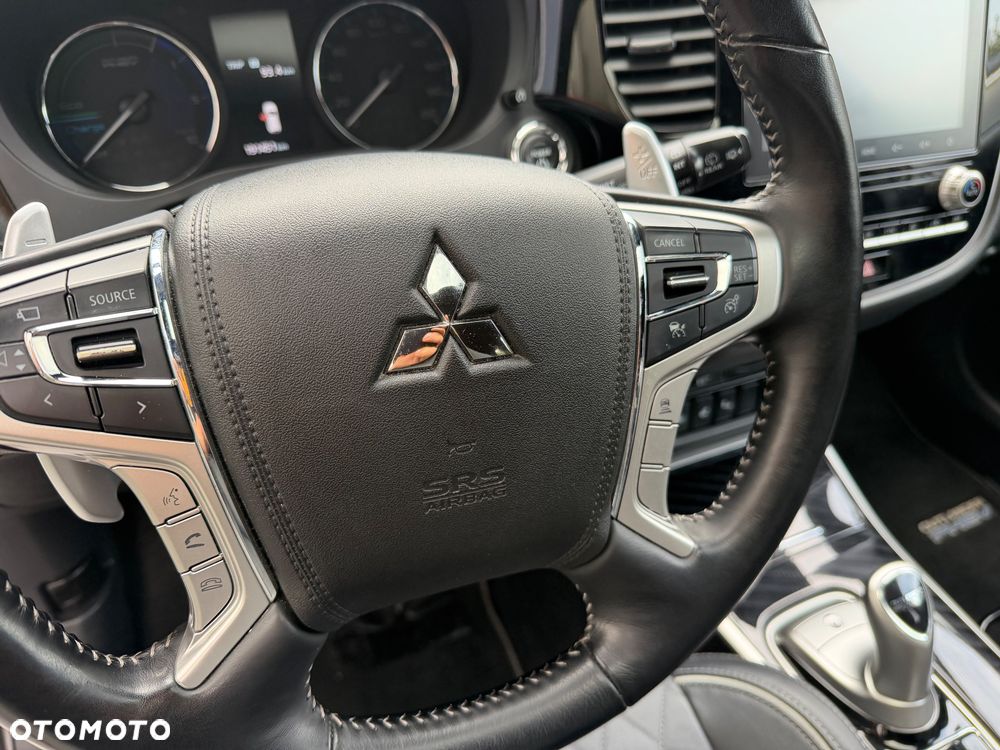 Mitsubishi Outlander - 13