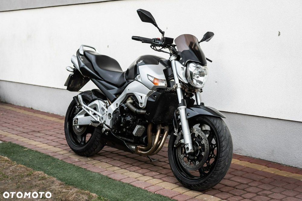 Suzuki GSR - 1