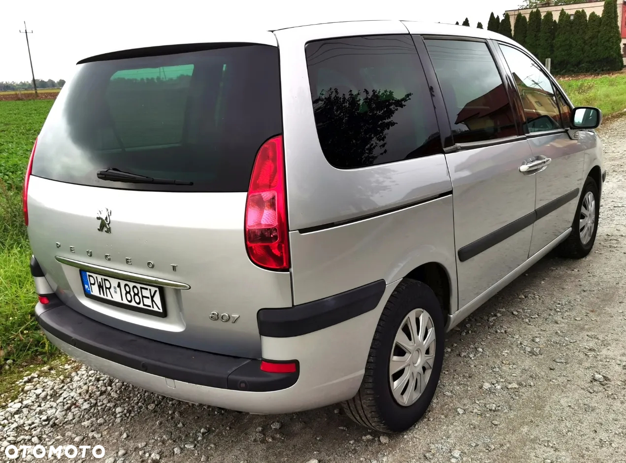 Peugeot 807 2.2 ST - 9
