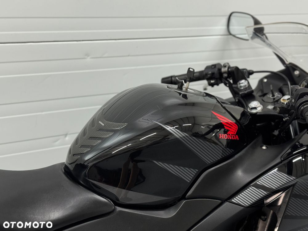 Honda CBR - 7