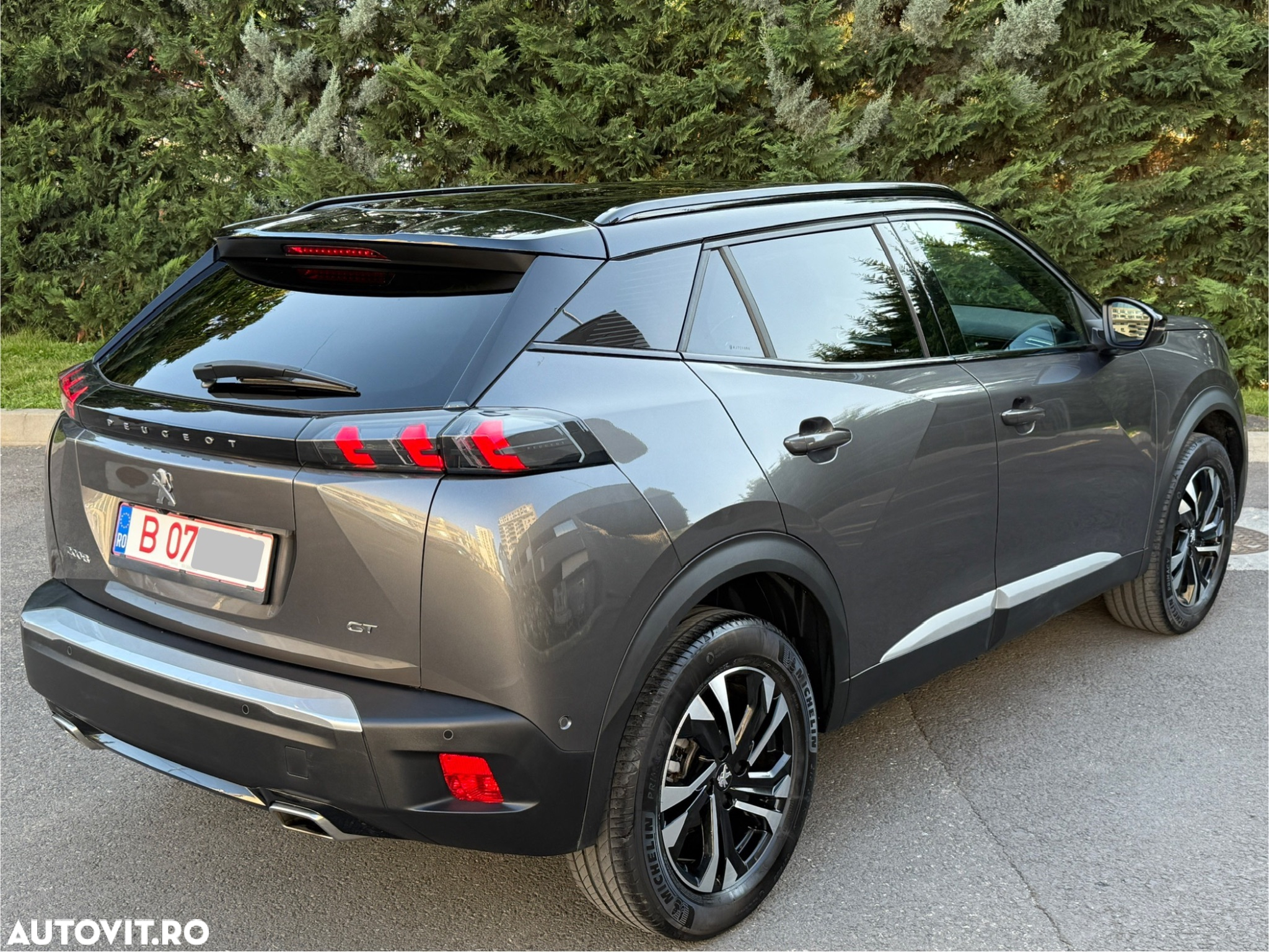 Peugeot 2008 PureTech 130 EAT8 GT - 2