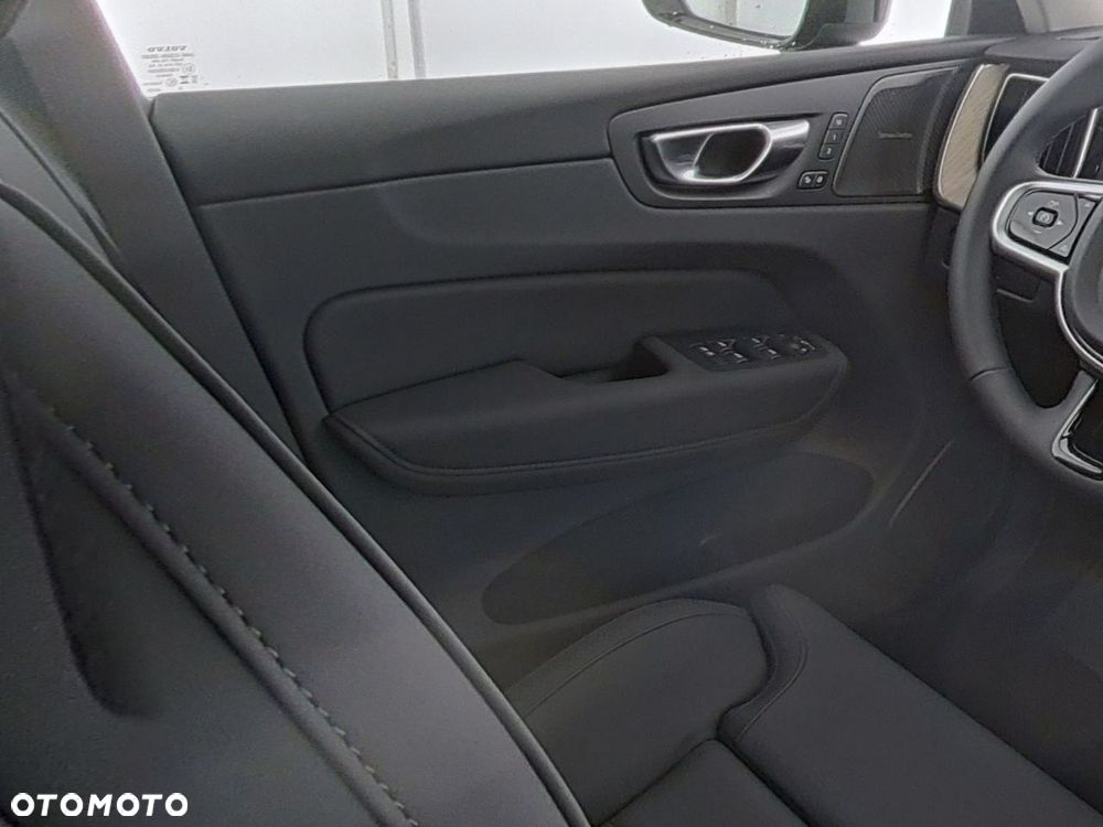 Volvo XC 60 B5 B AWD Plus Dark - 12