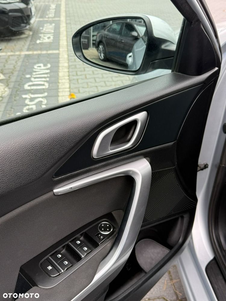 Kia Ceed - 9