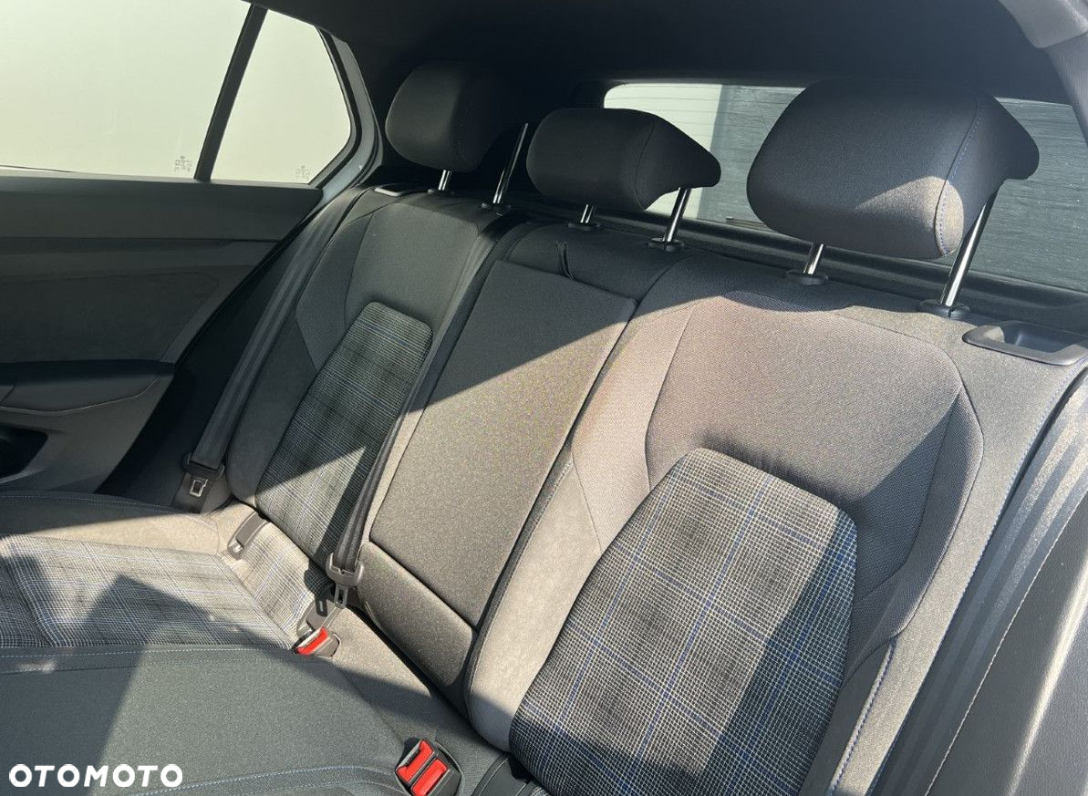 Volkswagen Golf - 21