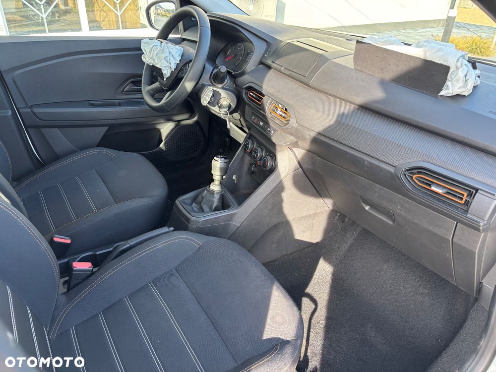 Dacia Sandero TCe 90 Essential - 8