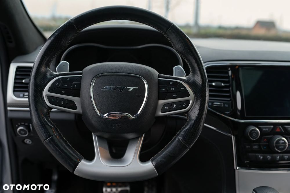 Jeep Grand Cherokee SRT - 27