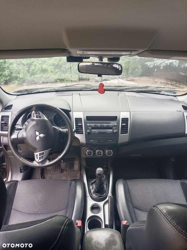Mitsubishi Outlander - 4