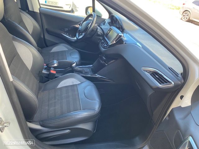 Peugeot 2008 1.2 VTi Allure - 6