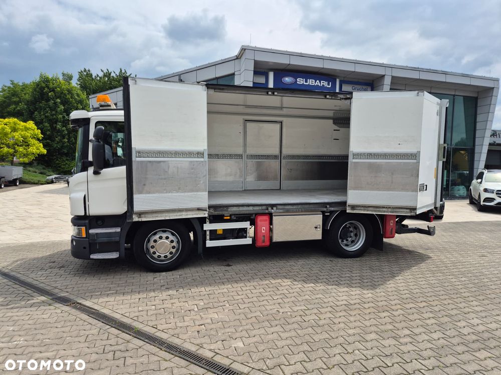 Scania P230 4X2 / KONTENER / OTWIERANY BOK / IDEALNY DO MASZYN I WIERTNIC / WINDA 1500KG / AUTOMAT / BEZWYPADKOWY / 1WŁ. / SERWISOWANY / EURO 5 / DUŻA ŁADOWNOŚĆ / MODEL 14 - 26