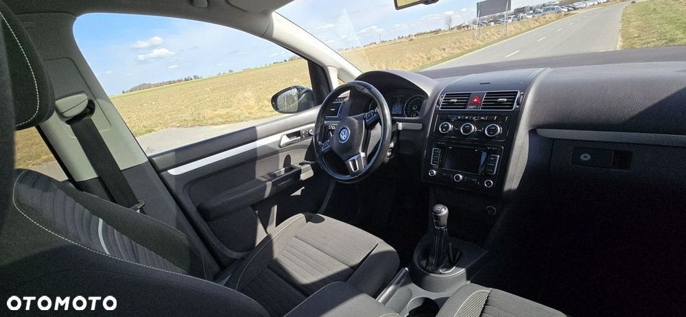 Volkswagen Touran - 24