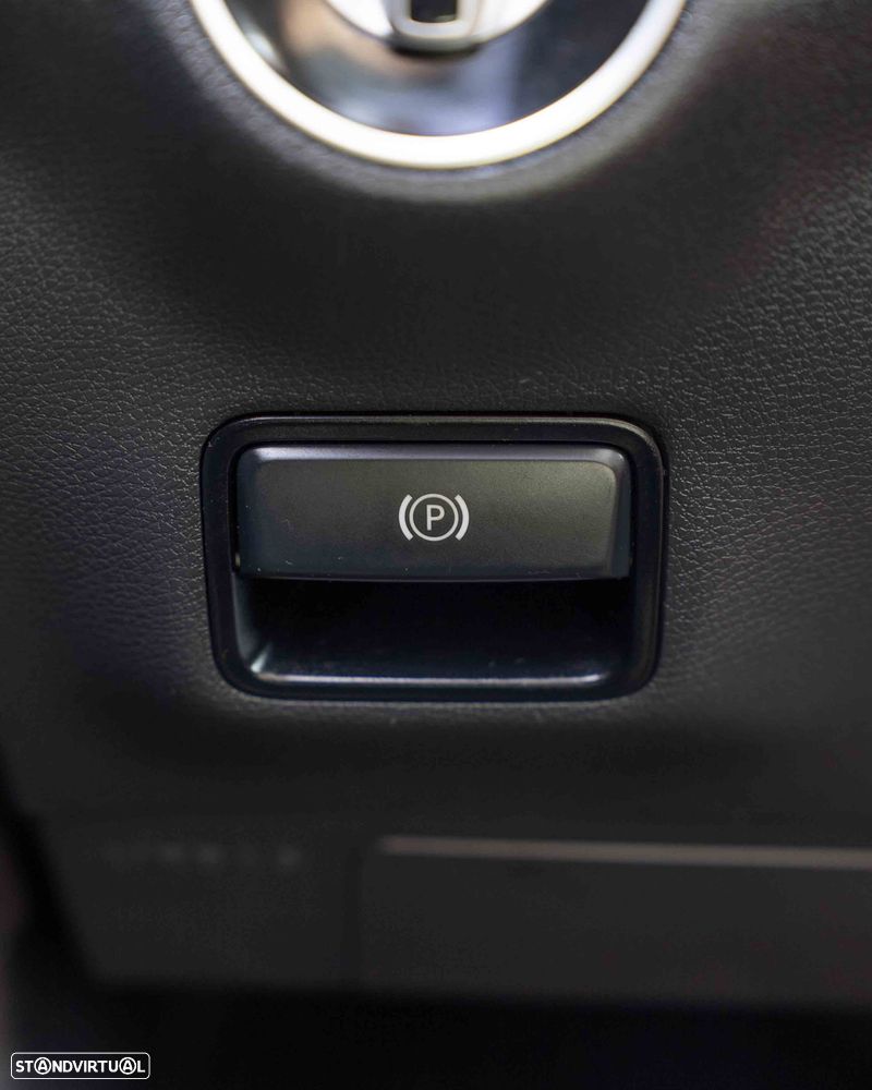 Mercedes-Benz GLA 220 d - 35