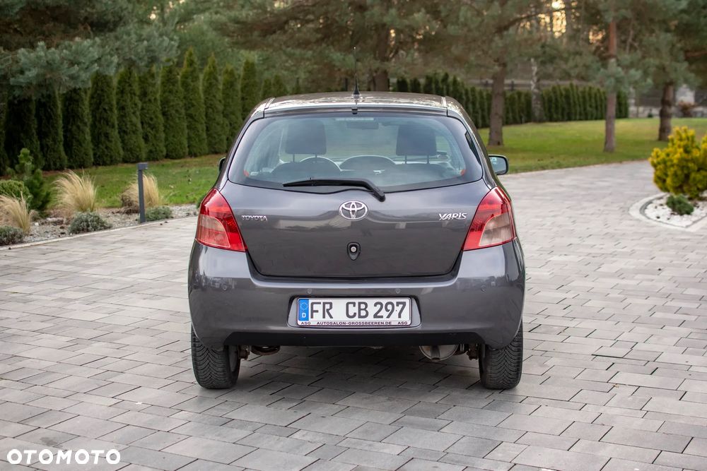 Toyota Yaris - 23