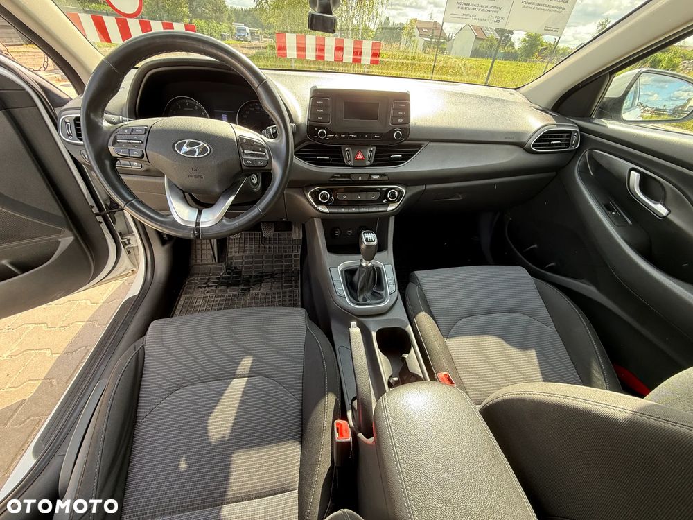 Hyundai i30 1.5 DPI Classic + - 5