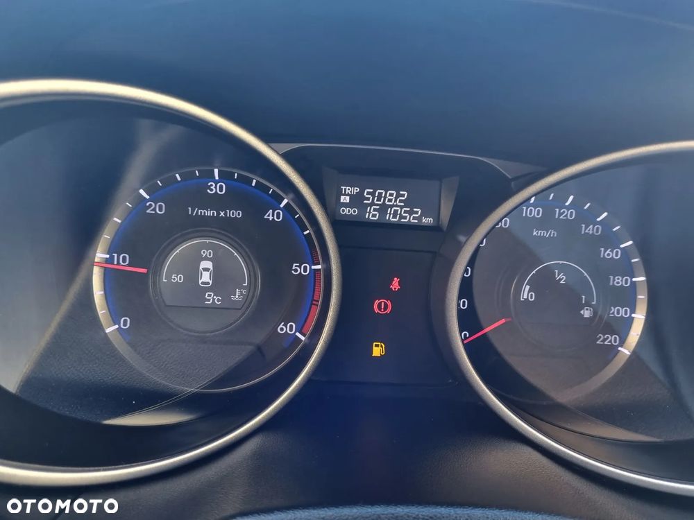 Hyundai ix35 1.7 CRDi 2WD blue Finale Gold - 30