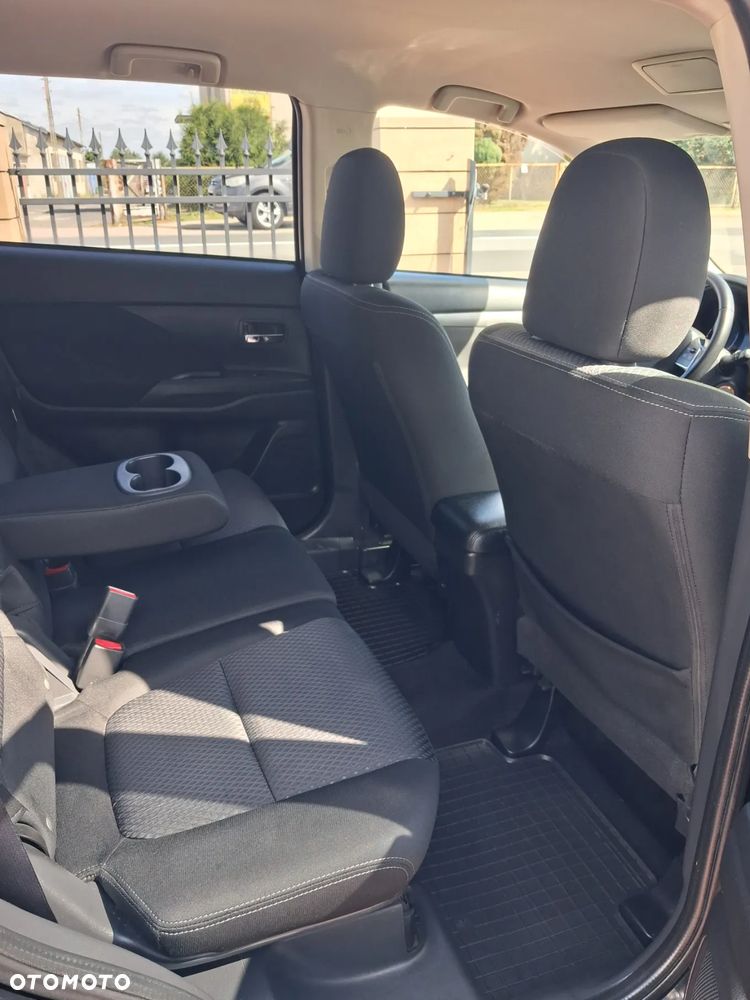 Mitsubishi Outlander - 14