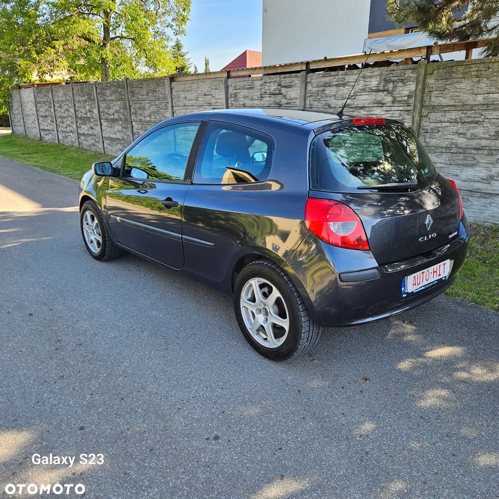 Renault Clio 1.6 Confort Privilege - 10
