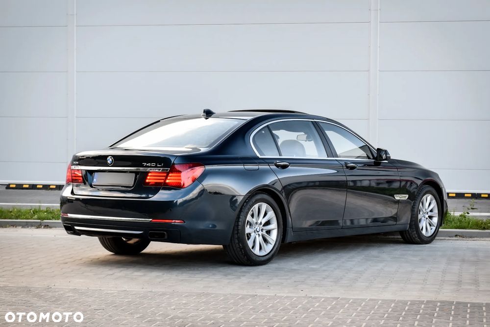 BMW Seria 7 740i L - 14