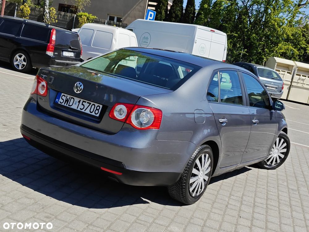 Volkswagen Jetta 1.6 Freestyle - 11