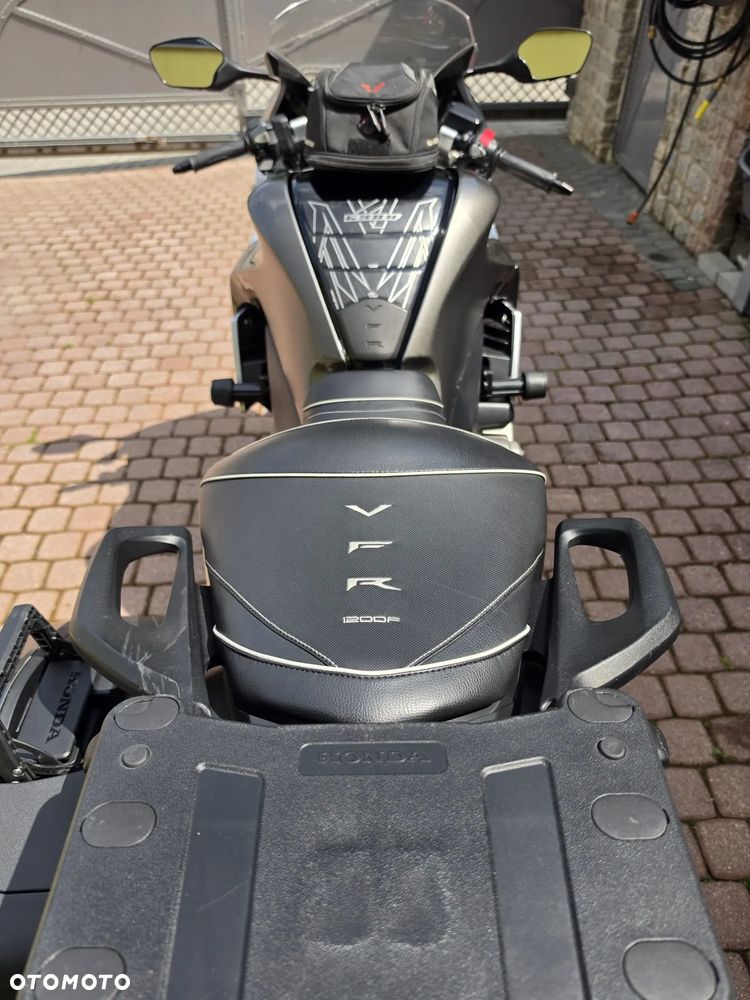 Honda VFR - 19