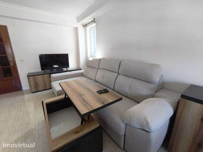 Apartamento T2+1 no Bairro do Sapato, com 90m², situado no 3º andar - Grande imagem: 4/12