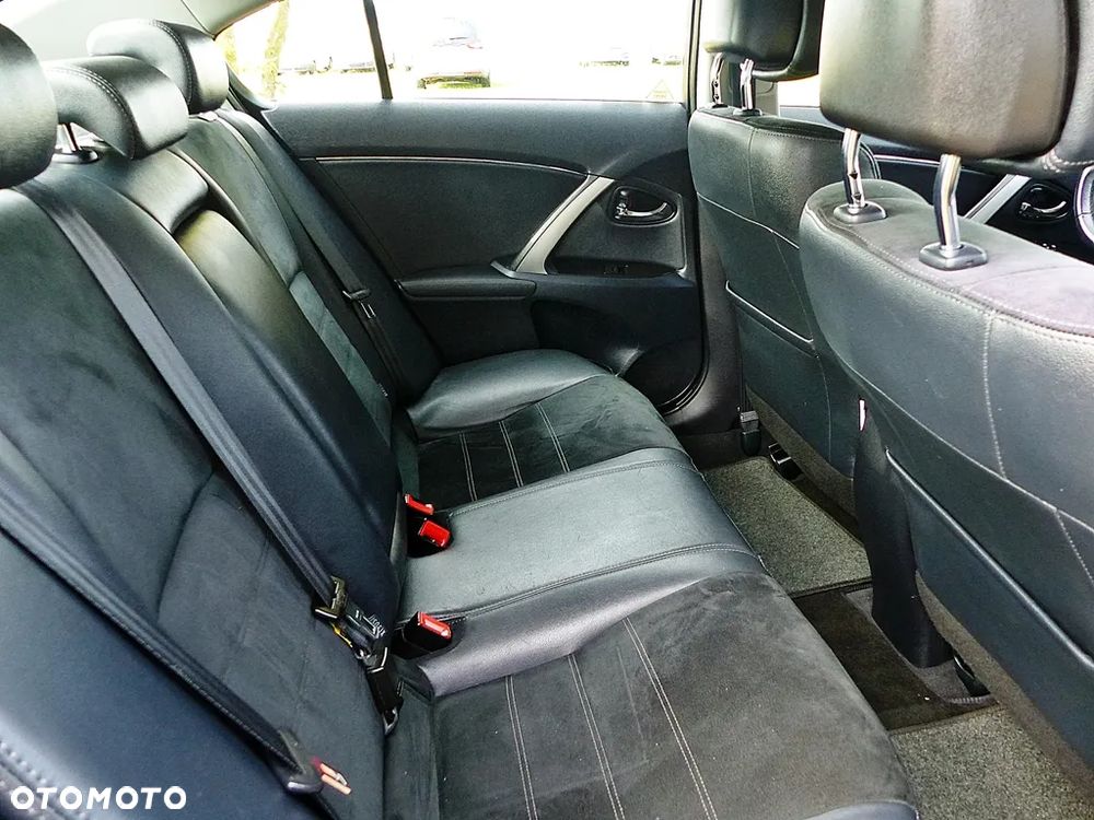 Toyota Avensis 1.8 Premium - 24