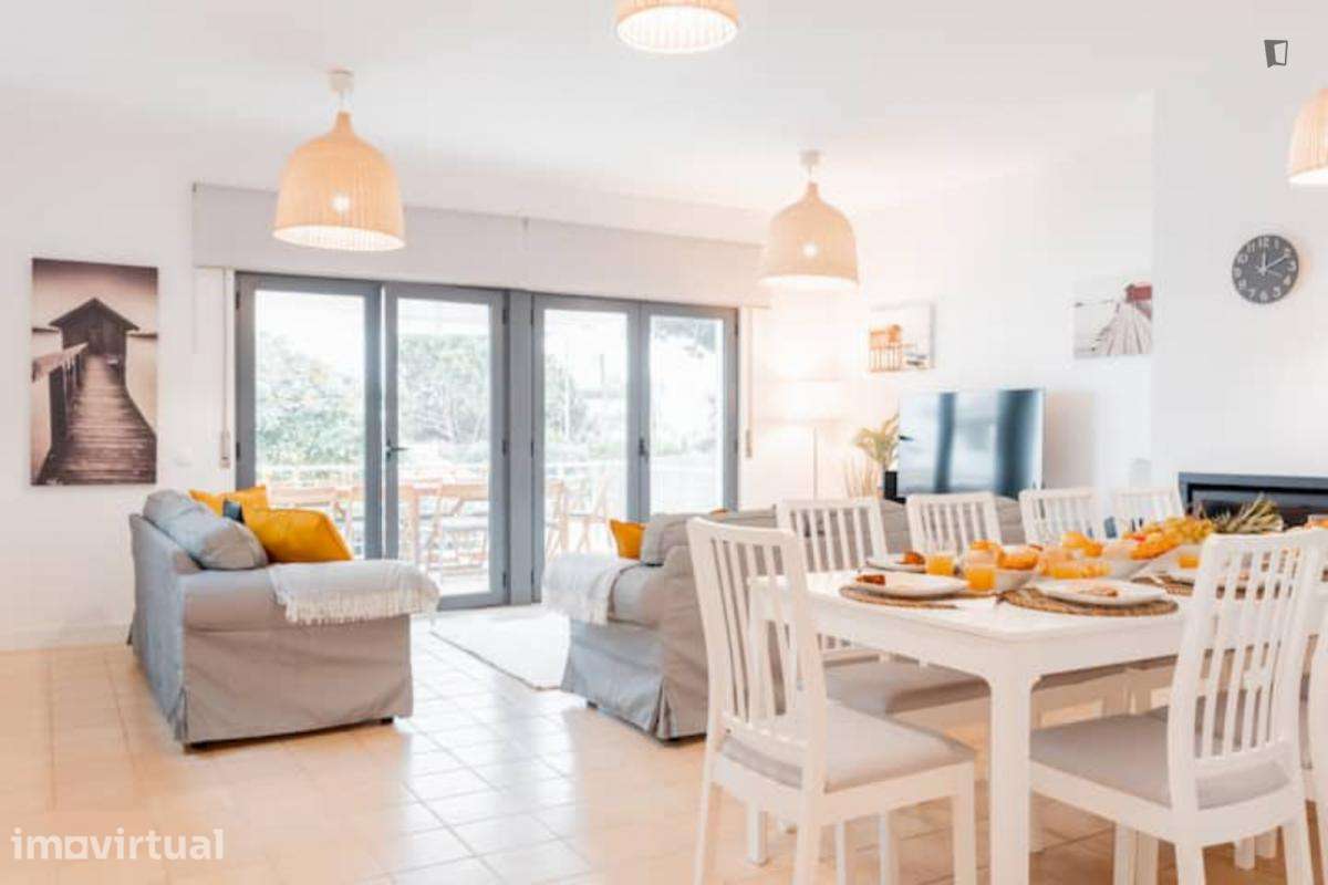 Casa com 5 quartos - localizado em Lagoa - Grande imagem: 2/49