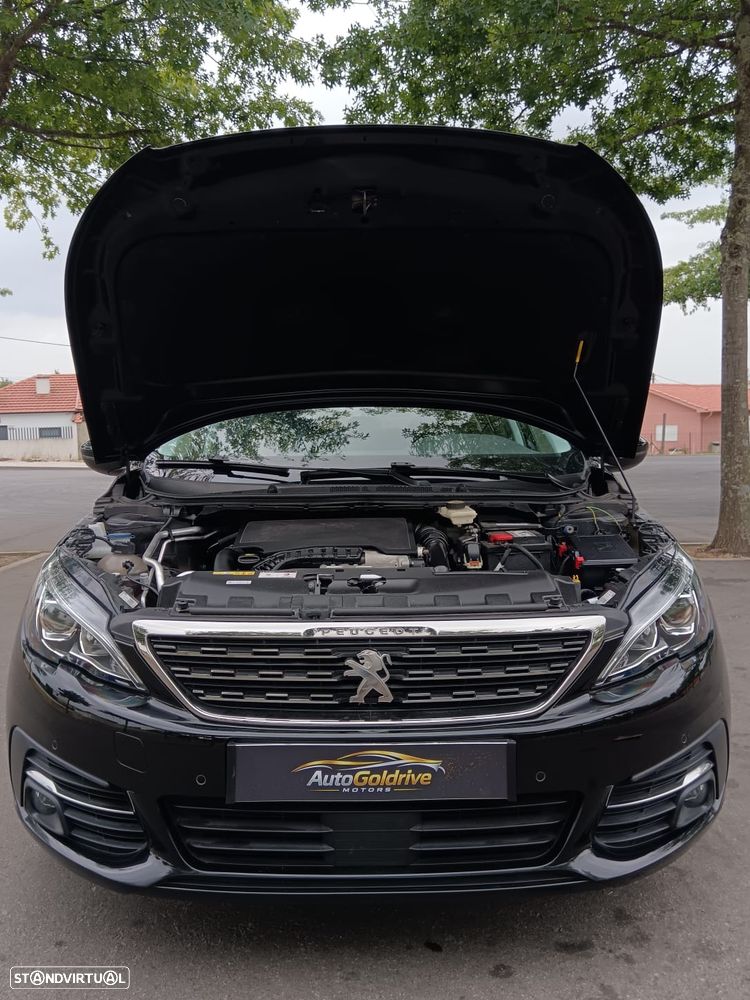 Peugeot 308 1.2 PureTech S&S Road Trip EAT8 - 12