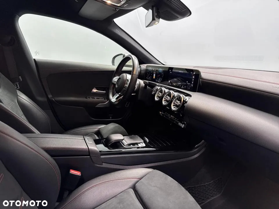 Mercedes-Benz CLA 200 AMG Line 7G-DCT - 23