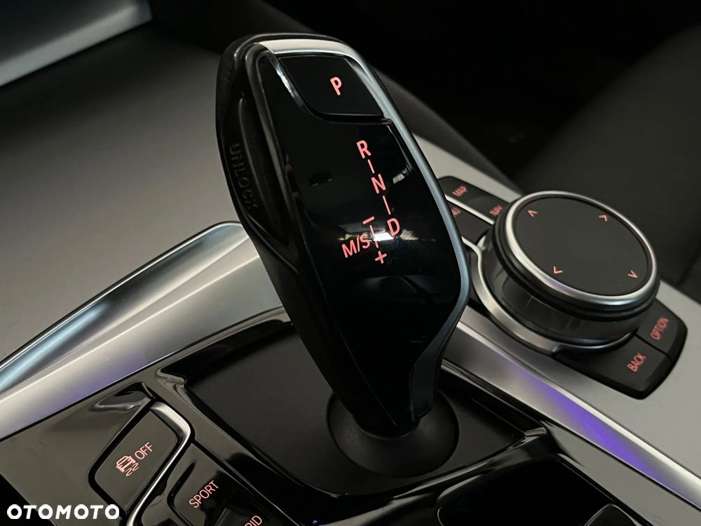 BMW Seria 5 530e xDrive - 24