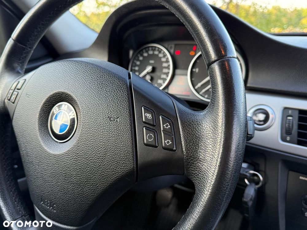 BMW Seria 3 318d DPF - 18