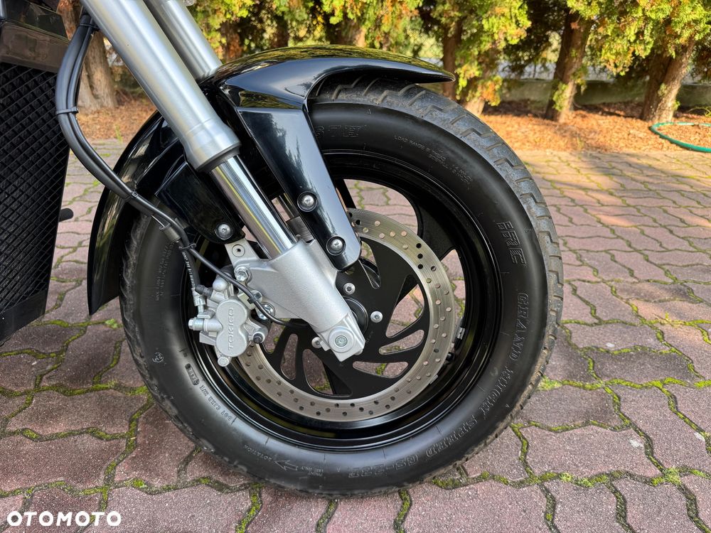 Suzuki Intruder - 6