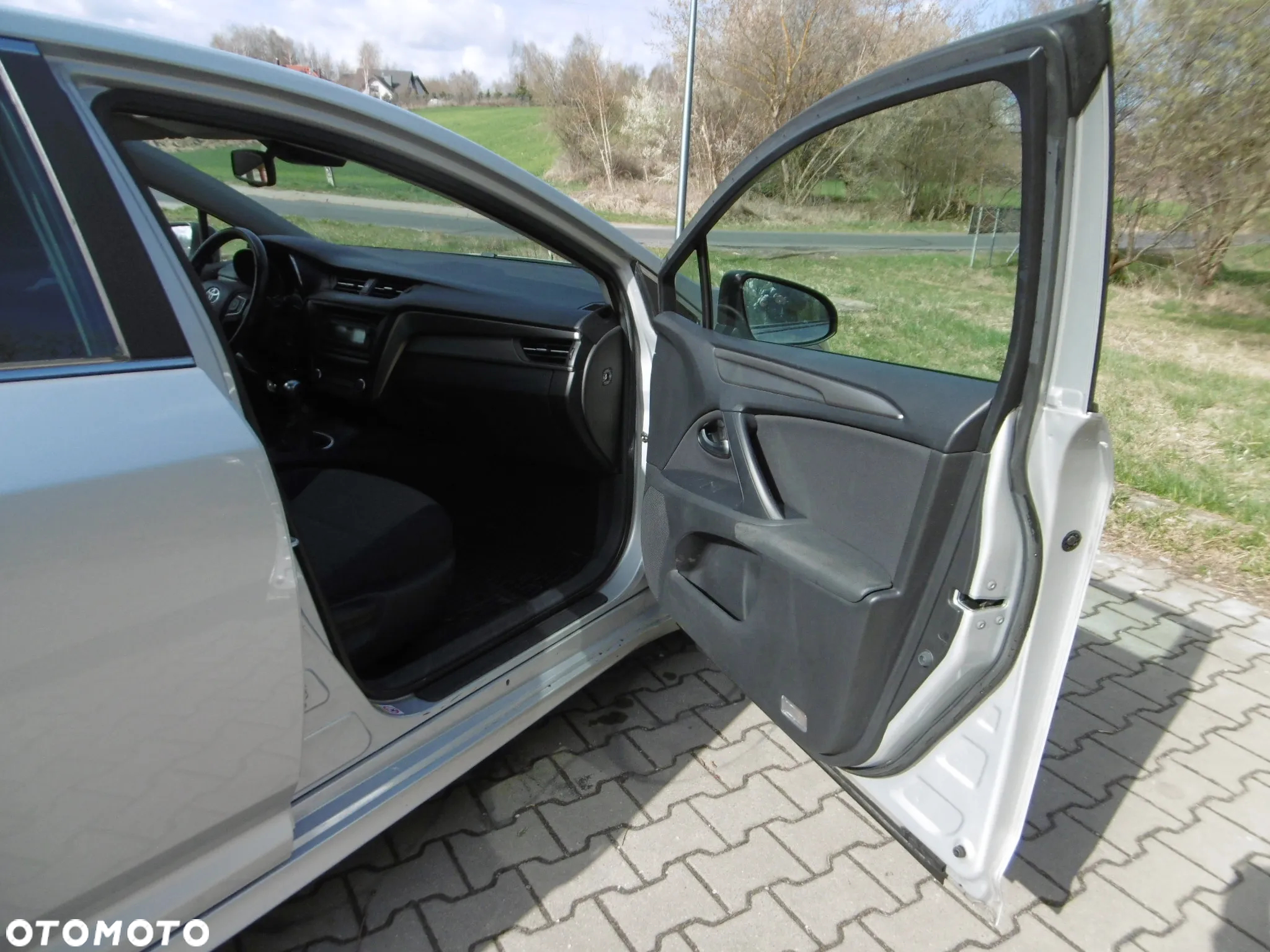 Toyota Avensis 1.6 Active - 9