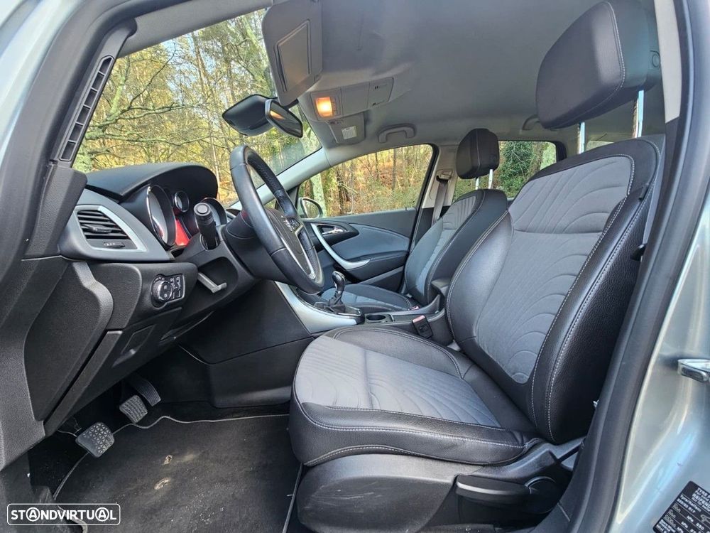 Opel Astra Sports Tourer - 12