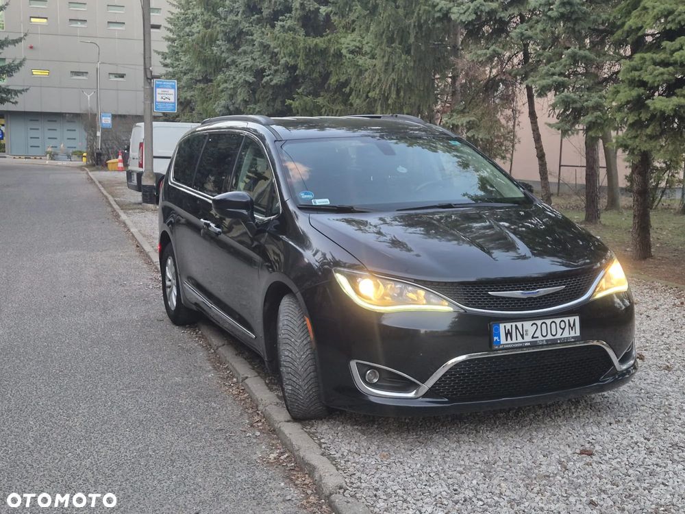 Chrysler Pacifica - 6